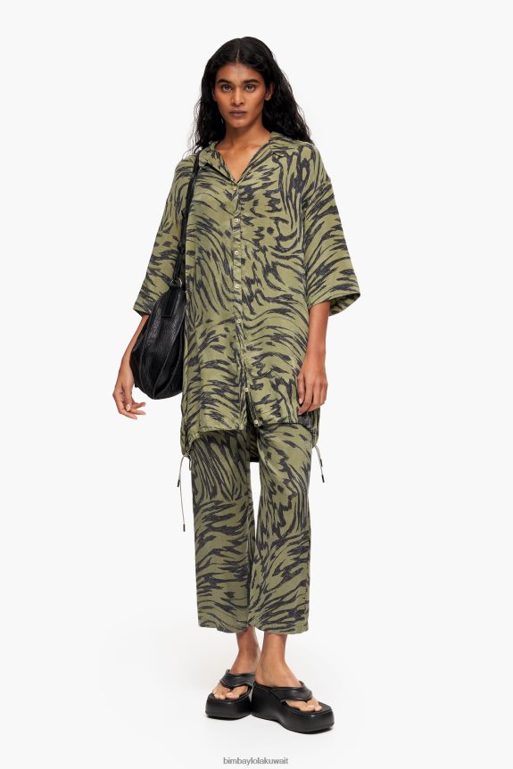 كو Bimba Y Lola قميص بطبعة جناح فراشة كبير الحجم الكاكي 24BTV4323 ملابس