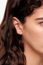 ⁦كو Bimba Y Lola أقراط طارة صغيرة فضة 24BTV4719 مُكَمِّلات⁩ - الصورة ⁦2⁩