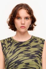 ⁦كو Bimba Y Lola تي شيرت قطني بطبعة أجنحة الفراشة الكاكي 24BTV4298 ملابس⁩ - الصورة ⁦3⁩