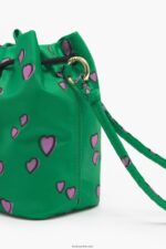 ⁦كو Bimba Y Lola حقيبة دلو صغيرة بطبعة قلوب أخضر 24BTV41085 مُكَمِّلات⁩ - الصورة ⁦4⁩