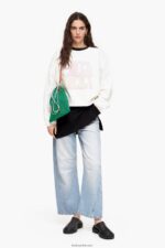 ⁦كو Bimba Y Lola سويت شيرت بشعار الماركة أبيض 24BTV4499 ملابس⁩ - الصورة ⁦6⁩