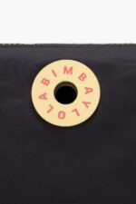 ⁦كو Bimba Y Lola علبة مكياج شبه منحرف من النايلون أسود 24BTV41098 مُكَمِّلات⁩ - الصورة ⁦4⁩