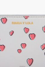 ⁦كو Bimba Y Lola محفظة جلدية خفيفة قلوب صغيرة رمادي 24BTV41065 مُكَمِّلات⁩ - الصورة ⁦4⁩