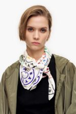 ⁦كو Bimba Y Lola وشاح الشعارات أبيض 24BTV4625 مُكَمِّلات⁩ - الصورة ⁦2⁩