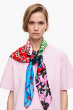⁦كو Bimba Y Lola وشاح طباعة مرقع أزرق 24BTV4649 مُكَمِّلات⁩ - الصورة ⁦2⁩